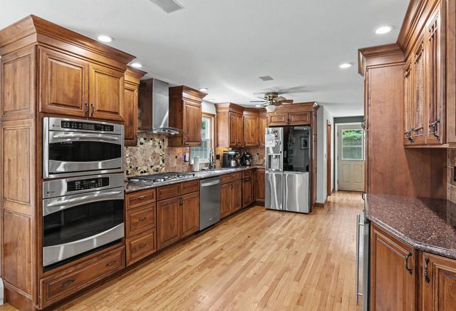 122 Fordway Extension, Derry, NH 03038