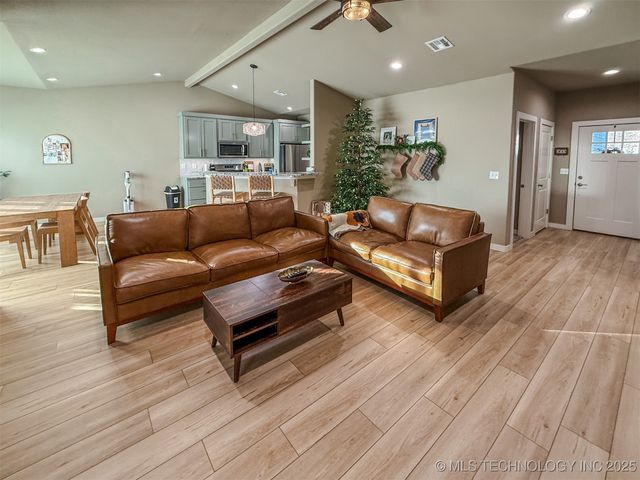 25094 S 519 Road, Park Hill, OK 74451