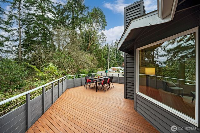 832 NE 202nd Street, Shoreline, WA 98155