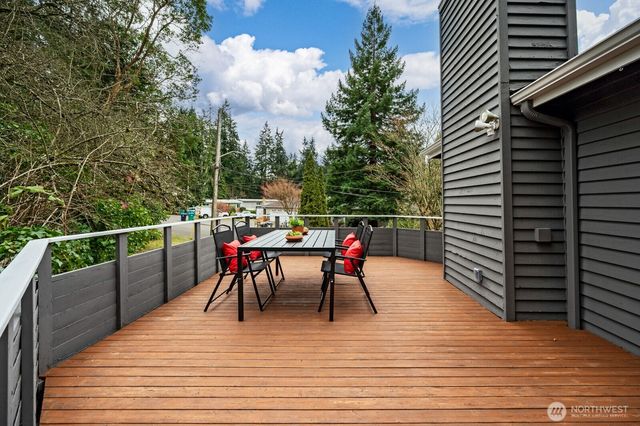 832 NE 202nd Street, Shoreline, WA 98155