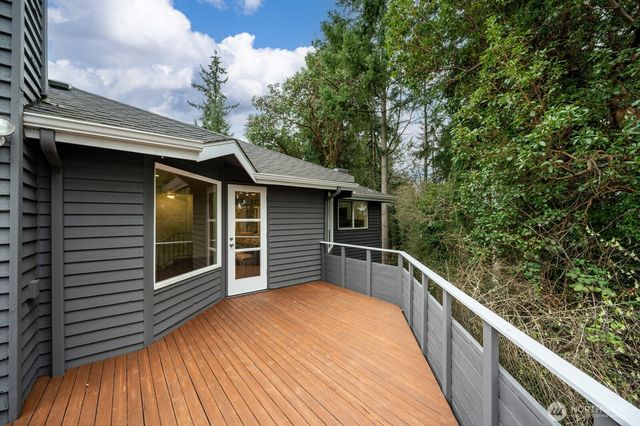 832 NE 202nd Street, Shoreline, WA 98155