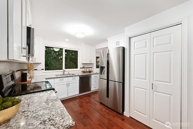 832 NE 202nd Street, Shoreline, WA 98155