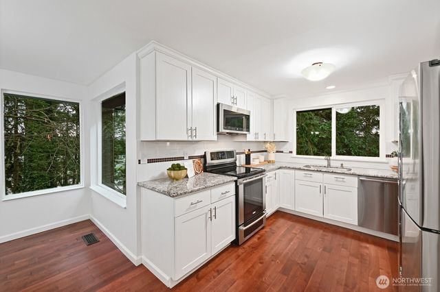 832 NE 202nd Street, Shoreline, WA 98155