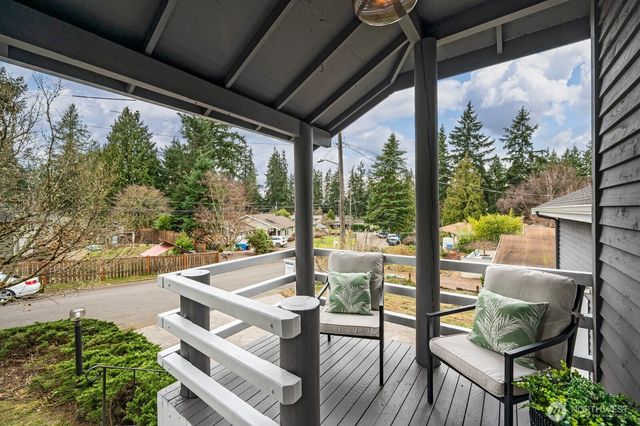 832 NE 202nd Street, Shoreline, WA 98155