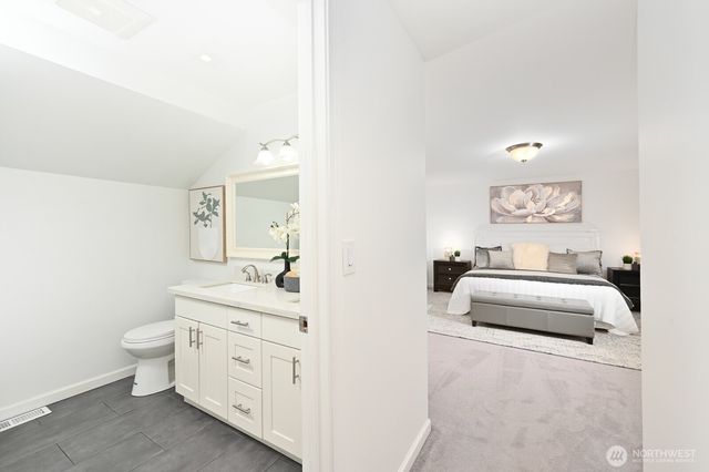 832 NE 202nd Street, Shoreline, WA 98155