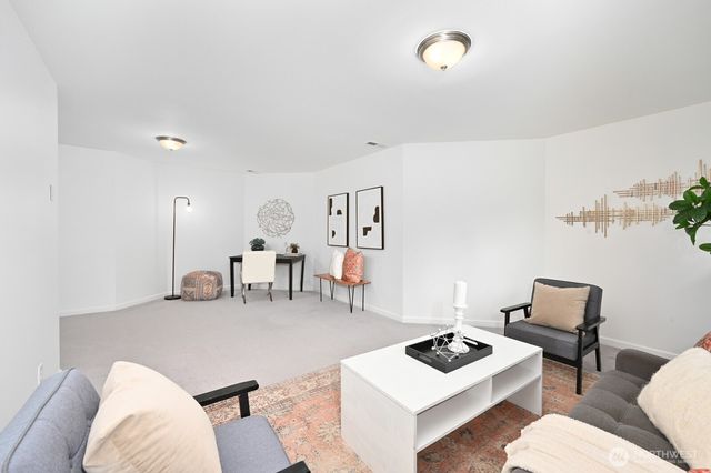 832 NE 202nd Street, Shoreline, WA 98155