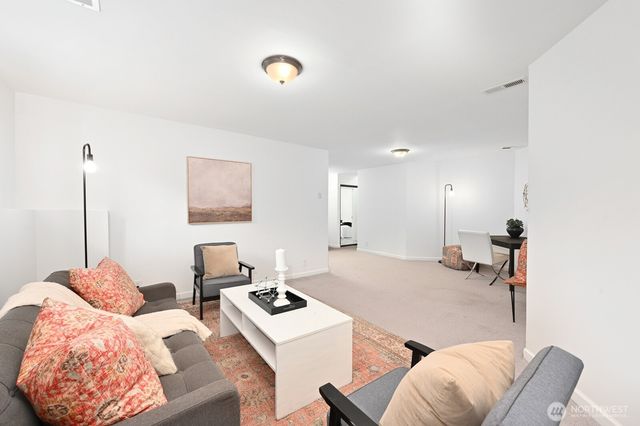 832 NE 202nd Street, Shoreline, WA 98155