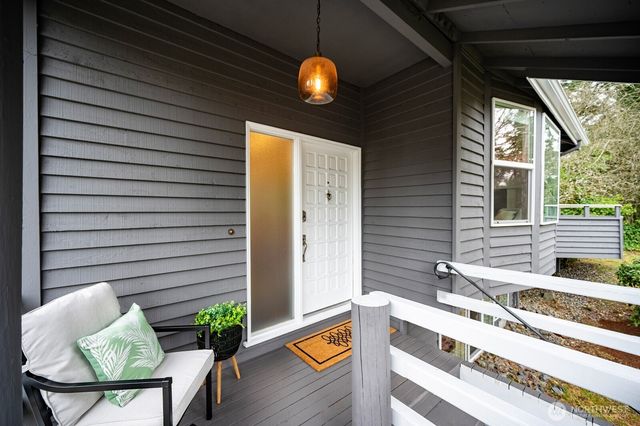 832 NE 202nd Street, Shoreline, WA 98155