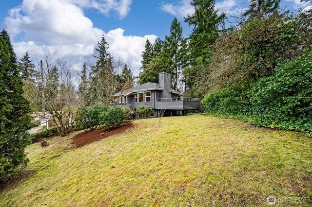 832 NE 202nd Street, Shoreline, WA 98155