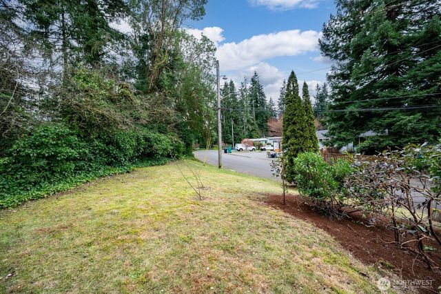832 NE 202nd Street, Shoreline, WA 98155