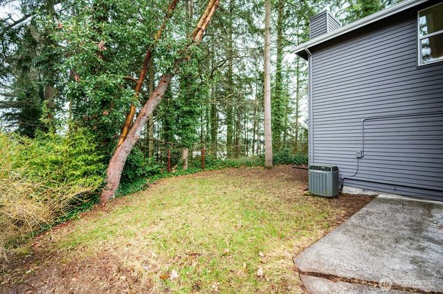 832 NE 202nd Street, Shoreline, WA 98155