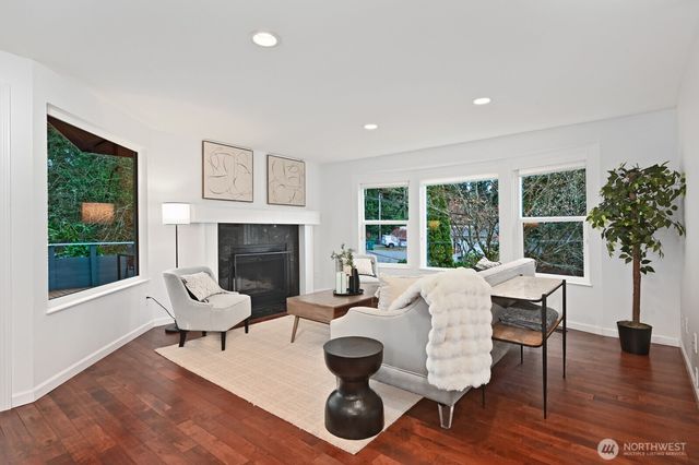 832 NE 202nd Street, Shoreline, WA 98155