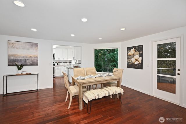 832 NE 202nd Street, Shoreline, WA 98155