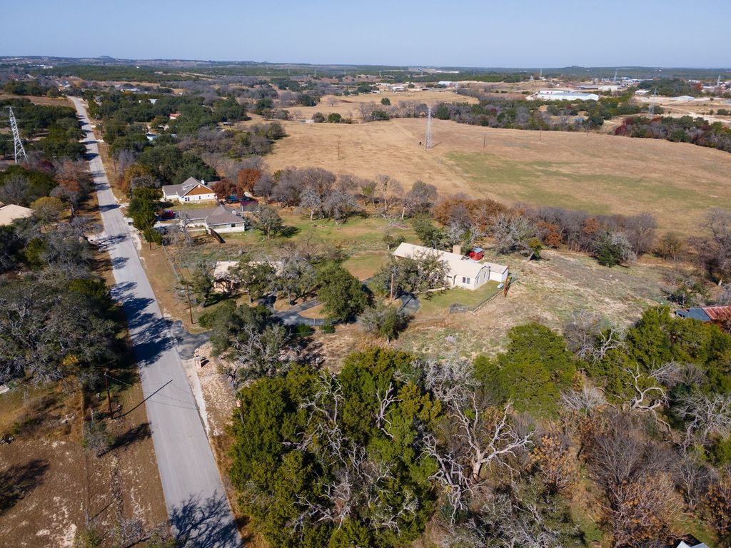 1003 N Ridge St, Lampasas, TX 76550