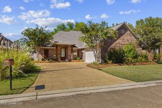 122 Meadowcreek Drive, Brandon, MS 39042