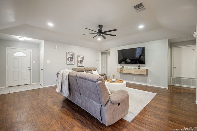 5115 Spring Bridge, San Antonio, TX 78247