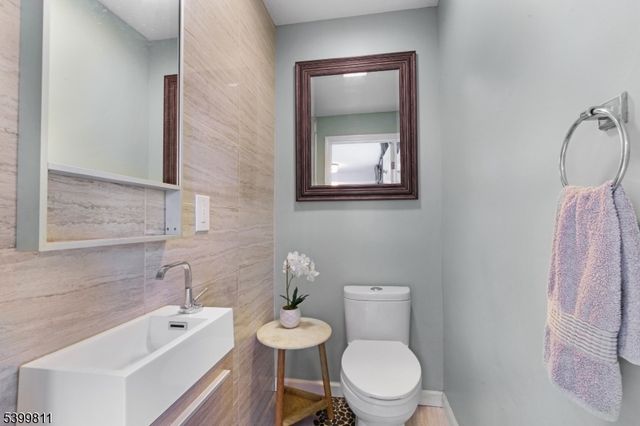 305 Top Ave, Green Brook Twp., NJ 08812