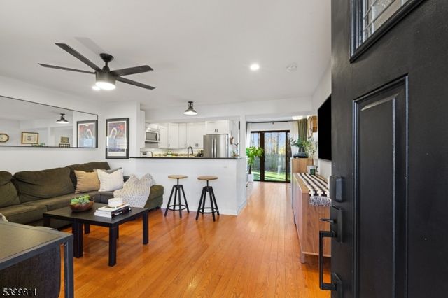 305 Top Ave, Green Brook Twp., NJ 08812