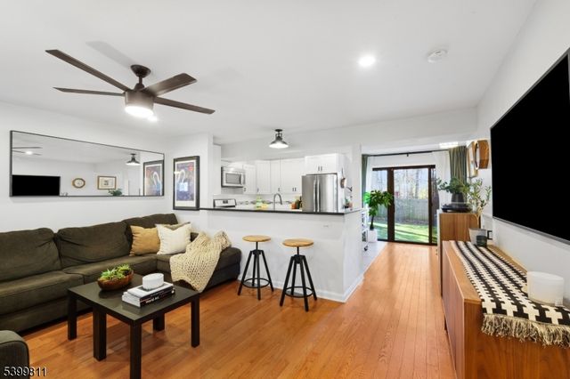 305 Top Ave, Green Brook Twp., NJ 08812