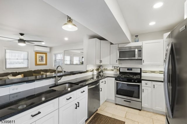 305 Top Ave, Green Brook Twp., NJ 08812