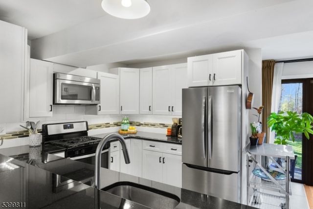 305 Top Ave, Green Brook Twp., NJ 08812