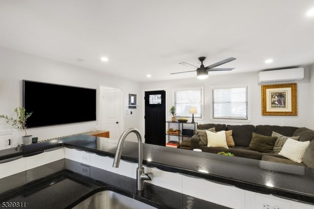 305 Top Ave, Green Brook Twp., NJ 08812