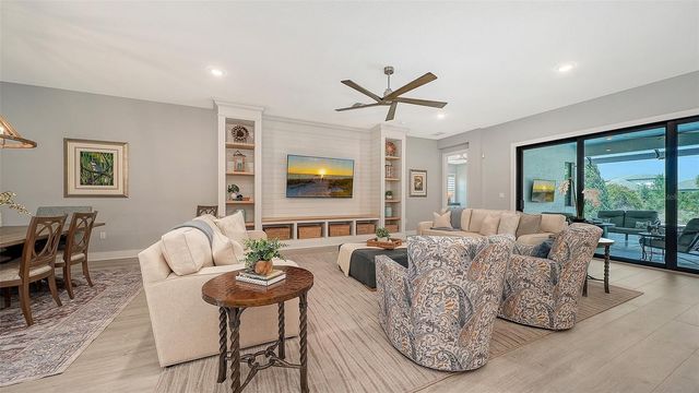 5018 SURFSIDE CIRCLE, Lakewood Ranch, FL 34211