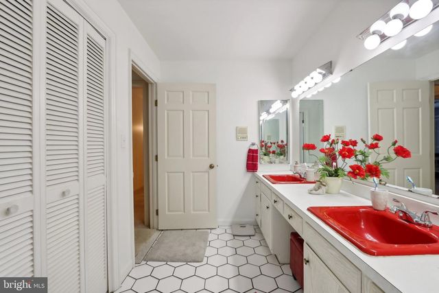 1216 FOREST DR, Millville, NJ 08332