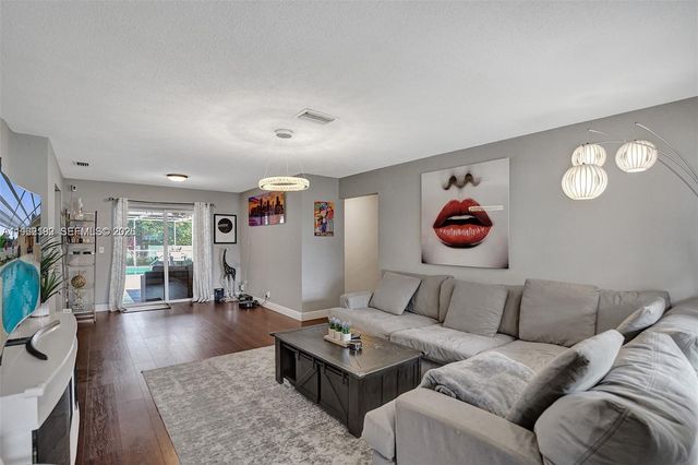 2101 N 52nd Ave 2101, Hollywood, FL 33021