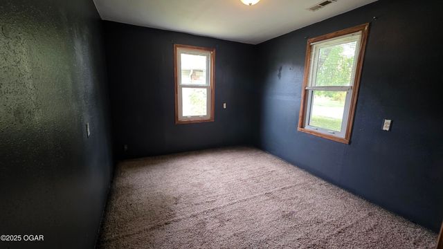 1016 S McKinley Avenue, Joplin, MO 64801