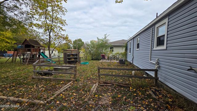 1016 S McKinley Avenue, Joplin, MO 64801