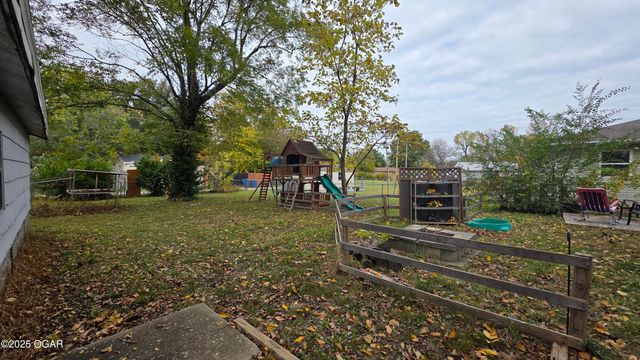 1016 S McKinley Avenue, Joplin, MO 64801