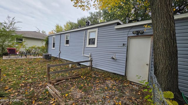 1016 S McKinley Avenue, Joplin, MO 64801