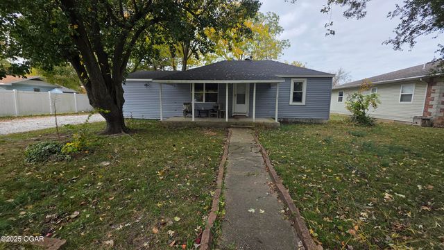 1016 S McKinley Avenue, Joplin, MO 64801