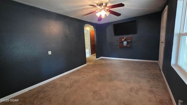 1016 S McKinley Avenue, Joplin, MO 64801