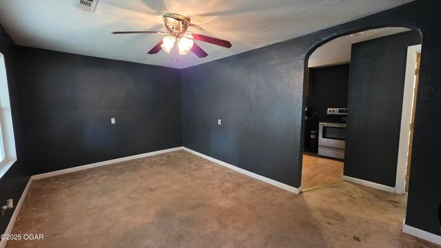 1016 S McKinley Avenue, Joplin, MO 64801