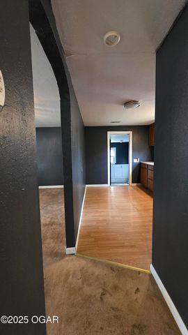 1016 S McKinley Avenue, Joplin, MO 64801