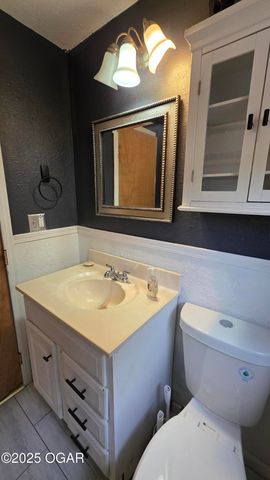 1016 S McKinley Avenue, Joplin, MO 64801