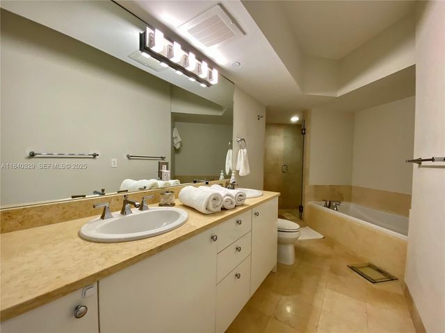 19900 E Country Club Drive 1220, Aventura, FL 33180