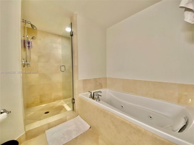19900 E Country Club Drive 1220, Aventura, FL 33180