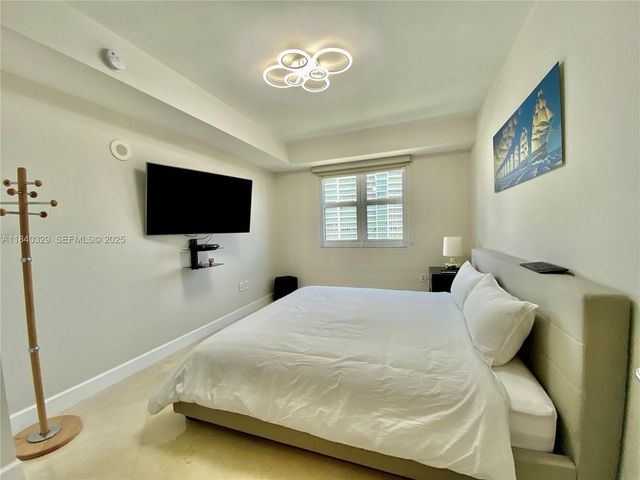 19900 E Country Club Drive 1220, Aventura, FL 33180