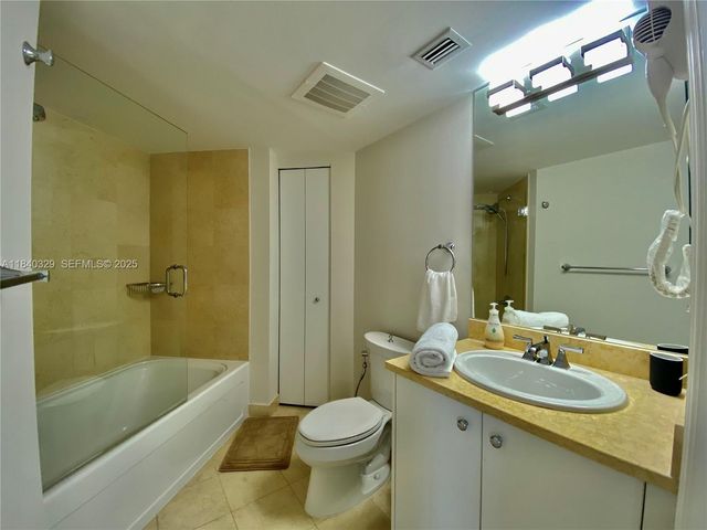 19900 E Country Club Drive 1220, Aventura, FL 33180