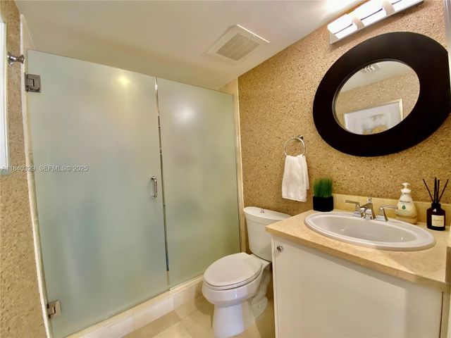 19900 E Country Club Drive 1220, Aventura, FL 33180