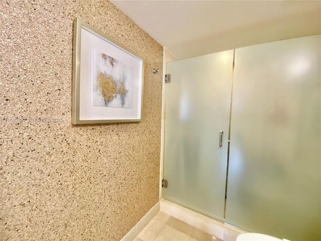 19900 E Country Club Drive 1220, Aventura, FL 33180
