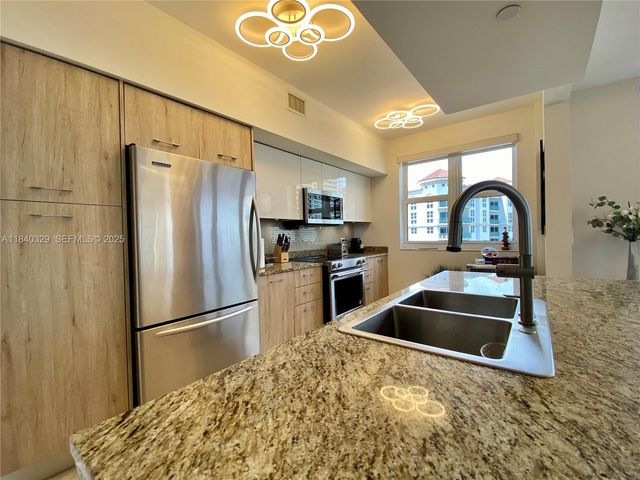 19900 E Country Club Drive 1220, Aventura, FL 33180