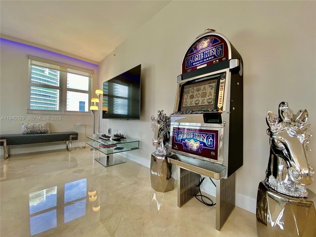 19900 E Country Club Drive 1220, Aventura, FL 33180