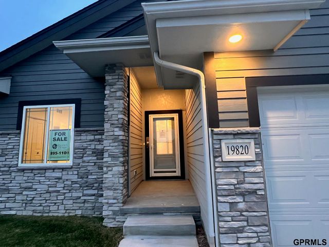 19820 Cinnamon Street, Gretna, NE 68135