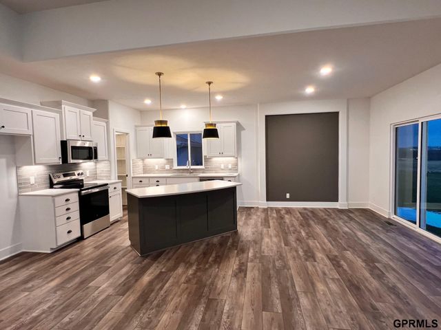 19820 Cinnamon Street, Gretna, NE 68135