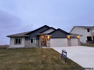 19820 Cinnamon Street, Gretna, NE 68135