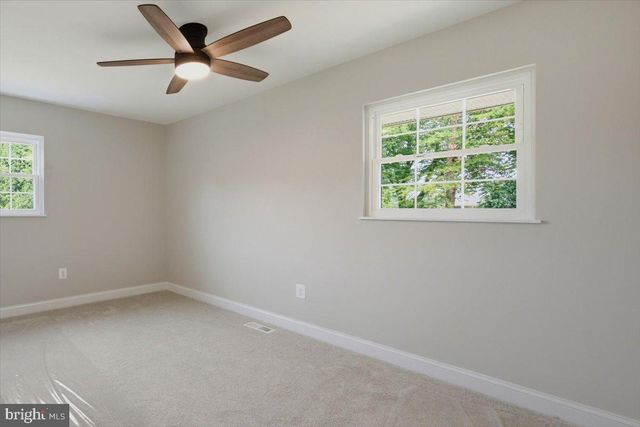 402 PICKETT LN, Herndon, VA 20170
